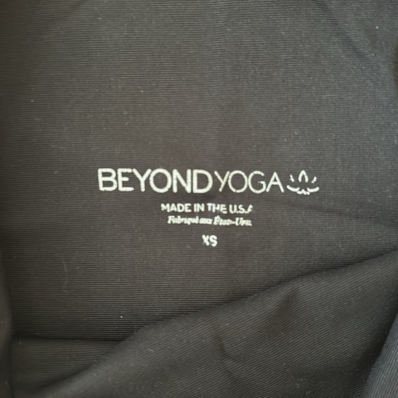 HOST PICK 🎉 Beyond Yoga Metallic Ombré Legging - Picture 3 of 5